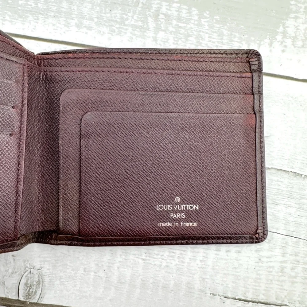 AUTHENTIC Louis Vuitton wallet. Dark brown.